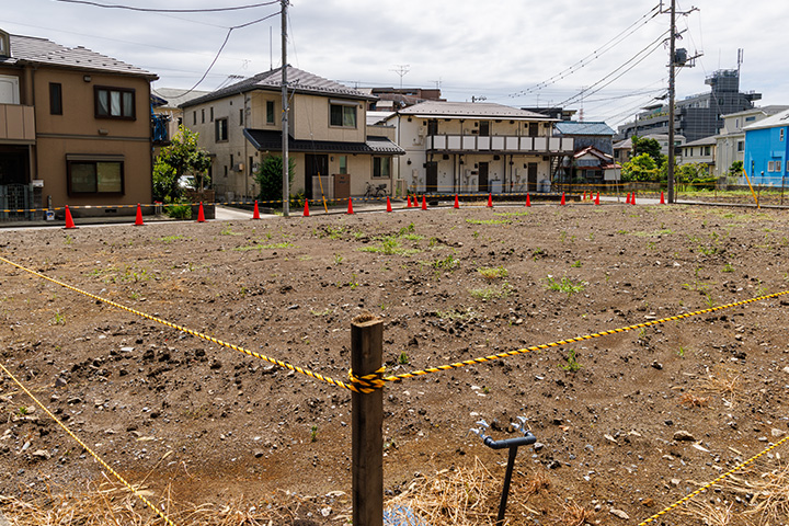 1. 千葉市にお住まいのU様が、「船橋市の実家を解体して土地として売り出した結果、高値で売却できた事例」